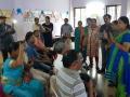 कडक शिस्त! शिक्षिकेनेच कापले विद्यार्थ्यांचे केस!! - Marathi News | Teacher cuts student's hair! | Latest goa News at Lokmat.com