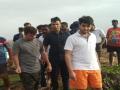 तेजस ठाकरे यांच्याकडून सातबंगला बीचची पाहणी - Marathi News | Tejas Thackeray at Seven Bungalows Beach | Latest mumbai News at Lokmat.com