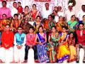 एकत्र कुटुंब पद्धतीत मिळतो नात्यांचा गोडवा-तेलवेकरांच्या तीन पिढ्या नांदताहेत एकत्र - Marathi News | Together with the family system, together with three generations of sweetheart-oilweed families | Latest kolhapur News at Lokmat.com