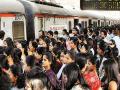 प्रथम श्रेणीच्या डब्यात सेकंड क्लासच्या महिलांची घुसखोरी - Marathi News | Infiltration of second class women into first class coaches | Latest thane News at Lokmat.com
