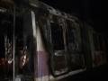 ठाणे रेल्वे स्थानकात लोकलच्या डब्यांना लागली आग - Marathi News | Fire in local coaches on Thane railway station | Latest thane News at Lokmat.com
