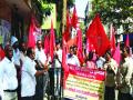 फेरीवाल्यांची धडक, प्रशासनाचा व्यक्त केला निषेध - Marathi News | Prohibition of hawkers, prohibition of expressing the administration | Latest thane News at Lokmat.com
