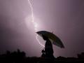 कडाडणाऱ्या विजेलाही बदलावी लागणार दिशा - Marathi News | Lightning will also have to change direction | Latest raigad News at Lokmat.com