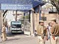 तिहार तुरुंगात पुन्हा दोन गटात हाणामारी, 15 कैदी जखमी - Marathi News | clash between two groups again in tihar jail 15 prisoners injured | Latest national News at Lokmat.com
