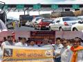 Khed Shivapur Toll Plaza: पुण्यातील खेड-शिवापूरचा टोल नाका हटवा; कात्रज चौकात घंटानाद आंदोलन - Marathi News | Remove Khed Shivapur toll plaza in Pune movement in Katraj Chowk | Latest pune News at Lokmat.com