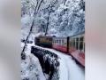 परदेशात नाही....हे चित्र भारतातील आहे, तेही शिमल्याचे - Marathi News | Enjoy the sights of Kalka-Shimla toy train after snowfall | Latest national Videos at Lokmat.com
