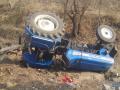 वाडेगाव-माझोड रस्त्यावर ट्रॅक्टर उलटल्याने चालकाचा मृत्यू - Marathi News | The driver died when the tractor overturned | Latest akola News at Lokmat.com