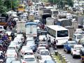 पोलिसांमुळे मोठी वाहतूककोंडी - Marathi News | Large traffic congestion due to police | Latest thane News at Lokmat.com