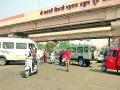 वाहनचालकांची मनमानी, वाहतूककोंडीमुळे नागरिक त्रस्त; वारंवार होताहेत अपघात - Marathi News |  Driving drivers arbitrarily, civilians suffer due to traffic congestion; Frequent accidents | Latest pimpri-chinchwad News at Lokmat.com