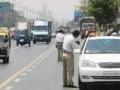 वाहतूक पोलीसांच्या वागणूकीमुळे सोलापुरात गाडीने येताना होतो त्रास ! - Marathi News | Traffic Police Behind the Carriage due to Solapur! | Latest solapur News at Lokmat.com