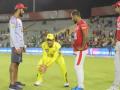 IPL 2019 : जेव्हा धोनी देतो युवा यष्टीरक्षकांना शिकवणी... - Marathi News | IPL 2019: When MS Dhoni gives training to young wicket-keepers ... | Latest cricket News at Lokmat.com