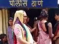 विदर्भातील तृतीयपंथीयांचा मलकापूर शहर पोलीस ठाण्यात हल्ला बोल - Marathi News | Trans genders from Vidarbha rams in to Malkapur city police station | Latest buldhana News at Lokmat.com