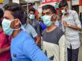 मोठ्या कुटुंबातील लोकांना कोरोनाचा धोका जास्त? जाणून घ्या अफवा आणि फॅक्ट्स - Marathi News | CoronaVirus : Story covid 19 myth busters do joint families are more at risk of corona infection | Latest health News at Lokmat.com