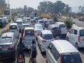 Traffic Jam: बापरे... पुण्यासाठी अकरा, मुंबईसाठी अठरा तासांचा प्रवास; महामार्गावरील वाहतूक कोंडीचा प्रवाशांना फटका - Marathi News | Eleven-hour journey to Pune, eighteen hour journey to Mumbai due to traffic jams on highways | Latest kolhapur News at Lokmat.com