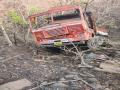कात्रज घाटात खोल दरीत ट्रक कोसळला; वाहनचालक जखमी - Marathi News | Pune Accident Truck falls into deep gorge in Katraj Ghat; driver injured | Latest pune News at Lokmat.com