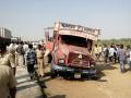 राष्ट्रीय महामार्गावर राखेचा ट्रक उलटला; एक ठार, सहा गंभीर - Marathi News | Truck overturns on national highway; One killed, six serious | Latest akola News at Lokmat.com