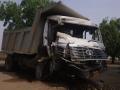 ट्रकची समारोसमोर धडक; चालक जखमी - Marathi News | Truck accident,The driver injured | Latest vashim News at Lokmat.com