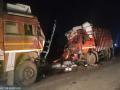 राष्ट्रीय महामार्गावर दोन ट्रकची अमोरासमोर धडक; चालक ठार - Marathi News | Two trucks collide on National Highway; Driver killed | Latest akola News at Lokmat.com