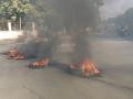 नागपुरात ठिकठिकाणी टायर जाळून व्यक्त केला संताप - Marathi News | By burning tyres on road at various places observed Band at Nagpur | Latest nagpur News at Lokmat.com