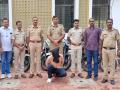 चाेरीतील आठ दुचाकींसह एकाच्या मुसक्या आवळल्या - Marathi News | one arrest with eight two wheelers stolen | Latest latur News at Lokmat.com