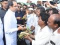 'आत्महत्येसारखा विचारही मनात आणू नका' - Marathi News | Don't even think like suicide, uddhav thackarey says to farmer | Latest mumbai News at Lokmat.com