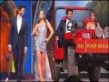 Star Screen Awards : स्टेजवर रॅम्पवॉक करताना पडणार होती सारा अली खान, पण धावून आला कार्तिक आर्यन - Marathi News | Sara Ali Khan trips and almost falls off stage, Kartik Aaryan saves her. Watch video | Latest filmy News at Lokmat.com