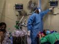 CoronaVirus Live Updates : अरे देवा! कोरोना रुग्णांच्या नातेवाईकांनी चक्क रुग्णालयातून चोरले ऑक्सिजन सिलिंडर; घटनेने खळबळ - Marathi News | CoronaVirus Live Updates oxygen cylinders looted by relatives of corona patients | Latest national News at Lokmat.com