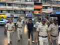 उल्हासनगरात पोलिसांनी काढली गुंडाची धिंड - Marathi News | police busted a gangster in ulhasnagar | Latest thane News at Lokmat.com