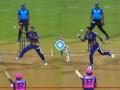 Umesh Yadav Catch Video, IPL 2022 KKR vs RR : एकदम झक्कास! वेगाने मारलेला चेंडू अन् उमेश यादवने घेतला भन्नाट कॅच - Marathi News | IPL 2022 KKR vs RR Video Umesh Yadav takes superb catch after juggling act to dismiss Devdutt Padikkal | Latest cricket News at Lokmat.com