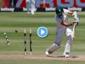 India vs South Africa 3rd Test: भन्नाट स्विंग... उमेश यादवने गोलंदाजी करत फलंदाजाची केली दांडी गुल (Video) - Marathi News | IND vs SA 3rd Test Super Swing Umesh Yadav clean Bowled Keshav Maharaj watch video | Latest cricket News at Lokmat.com