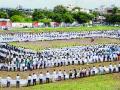 टॉवेल्सच्या मानवी साखळीची गिनिज बुकमध्ये नोंद - Marathi News | The Guinness Book of Human Chains of Towels | Latest solapur News at Lokmat.com