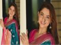 निळ्या बनारसी साडीतील अप्सरेचे फोटो... दिसतेय झक्कास...! - Marathi News | sonalee kulkarni wore banarasi saree see pics | Latest filmy Photos at Lokmat.com