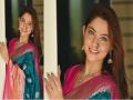 निळ्या बनारसी साडीतील अप्सरेचे फोटो... दिसतेय झक्कास...! - Marathi News | sonalee kulkarni wore banarasi saree see pics | Latest filmy Photos at Lokmat.com