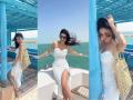 PHOTOS : मौनी रॉयचा किलर लुक, शेअर केले समुद्र किनाऱ्यावरचे फोटो - Marathi News | Actress mouni roy looks beautiful in latest vacation pics | Latest filmy Photos at Lokmat.com