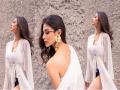 Mouni Roy flaunts her svelte figure in a blue bikini - Hindi News | Mouni Roy flaunts her svelte figure in a blue bikini | Latest entertainment Photos at Lokmattimes.com