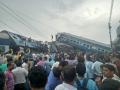 उत्तर प्रदेशात रेल्वेचा भीषण अपघात - Marathi News | Uttar Pradesh's rail fatal accident | Latest national Photos at Lokmat.com