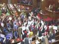 उत्तरप्रदेश विधानसभेत राज्यपालांवर कागदाचे गोळे फेकले - Marathi News | Uttar Pradesh assembly mla throws paper balls on the governor | Latest national News at Lokmat.com