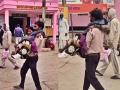 ना रुग्णवाहिका, ना स्ट्रेचर... आईला उचलून घेऊन लेक पोहोचला रुग्णालयात, सांगितलं कारण - Marathi News | azamgarh son reached hospital carrying mother in his lap video viral | Latest national News at Lokmat.com