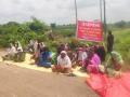 पिण्याच्या पाण्यासाठी महिलांचे उमा नदीकाठी उपोषण सुरू - Marathi News | Women start hunger strike on Uma river for drinking water | Latest akola News at Lokmat.com