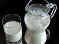 रोज दूध पिणे आरोग्यासाठी घातक की फायदेशीर? जाणून घ्या... - Marathi News | Advantages and disadvantages of daily drinking milk | Latest health Photos at Lokmat.com