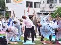 उत्तर मुंबईत ठिकठिकाणी योग दिन साजरा  - Marathi News | yoga day is celebrated in north mumbai | Latest mumbai News at Lokmat.com
