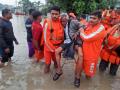 गुजरातमध्ये पावसाचा हाहाकार; 138 लोकांना NDRF ने एअरलिफ्ट - Marathi News | Rainfall in Gujarat; 138 people airlift by NDRF | Latest national Photos at Lokmat.com