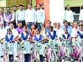 चाळीसगाव तालुक्यातील वाघळी येथे मुलींना मोफत सायकल वितरण - Marathi News | Free cycle delivery to girls at Waghali in Chalisgaon taluka | Latest jalgaon News at Lokmat.com