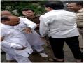 पोलीस अधिकाऱ्याने लाठ्या घ्या रे म्हणताच; शिवसेनेच्या पदाधिकाऱ्यांचा काढता पाय - Marathi News | shivsena Leader Argued with the police | Latest maharashtra News at Lokmat.com