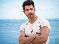 वरूण धवनने वडिलांना दिली अनोखी भेटवस्तू - Marathi News | Varun Dhawan gifted a unique gift to his father | Latest filmy News at Lokmat.com