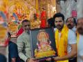 दगडूशेठ गणपतीच्या दर्शनासाठी पुण्याला गेला वरुण धवन, 'बेबी जॉन'च्या प्रदर्शनाआधी बाप्पाच्या चरणी नतमस्तक - Marathi News | varun dhawan seeks blessing of dagdusheth ganpati at pune before baby john movie release | Latest filmy News at Lokmat.com