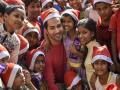 वरूण धवनचं अनोखं ख्रिसमस सेलिब्रेशन! - Marathi News | Varun Dhawan's unique Christmas celebration! | Latest filmy Photos at Lokmat.com