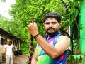 सापांना जीवनदान देणारा अवलिया - Marathi News | Youth who gives life to snakes | Latest vasai-virar News at Lokmat.com