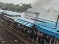 VIDEO : विरार स्टेशनवरील लोकलच्या डब्याला भीषण आग  - Marathi News | A fierce fire on the local railway station at Virar station | Latest vasai-virar News at Lokmat.com
