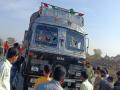 वारंगा फाटा येथे पुन्हा ३० जनावरे घेऊन जाणारा ट्रक पकडला - Marathi News | A truck carrying 30 animals was caught again at Waranga Phata | Latest hingoli News at Lokmat.com